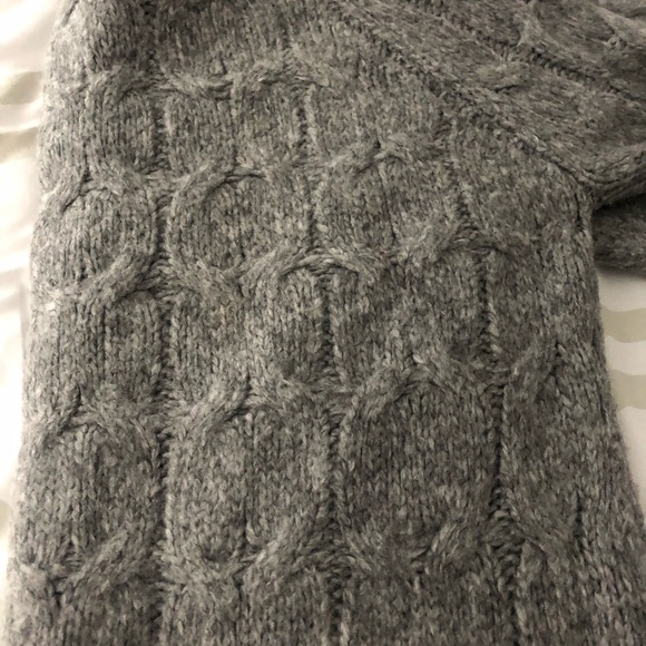 Abercrombie & Fitch woman’s Heather Gray Crewneck Sweater - Picture 6 of 7